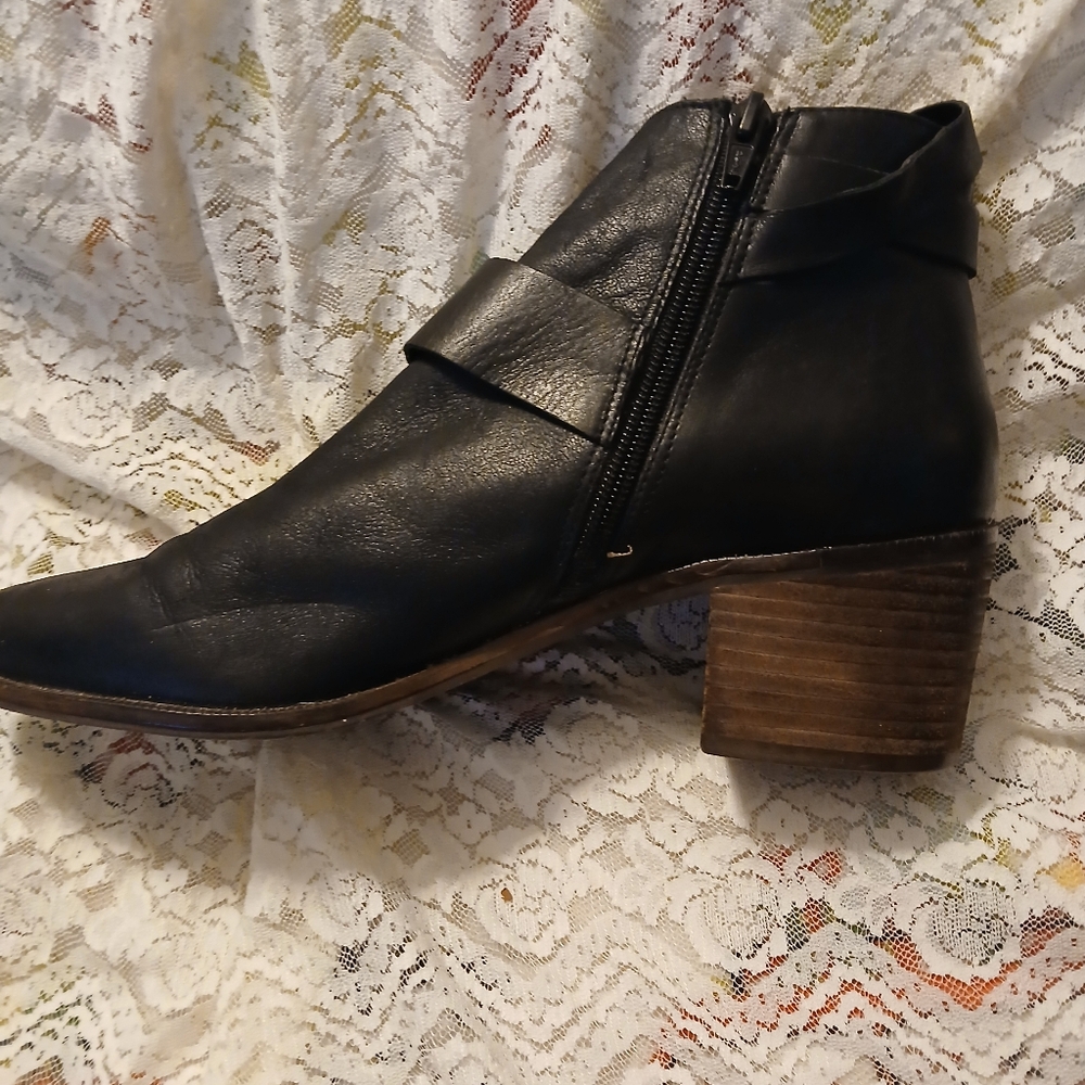 Nicole Black Leather Ankle Boots Zipper Side Sz 9 1/2M - Picture 4 of 10